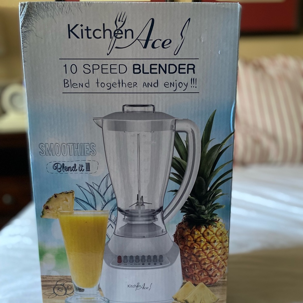 Kitchen Blender, 10 speed.Brand New!!!